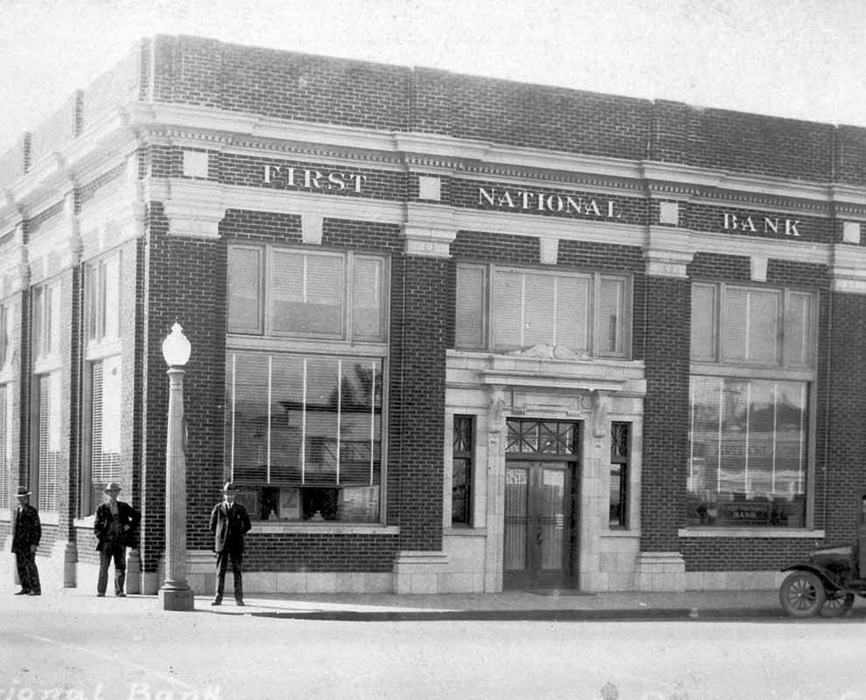 Oceanside Historical Society - 11-3-First-National-Bank-2nd-Hill-Streets-C1926-eml_resize